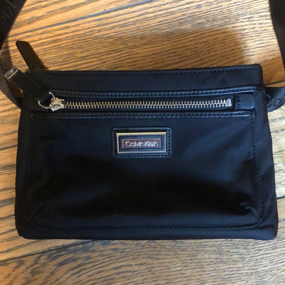 EUC Calvin Klein cross body bag